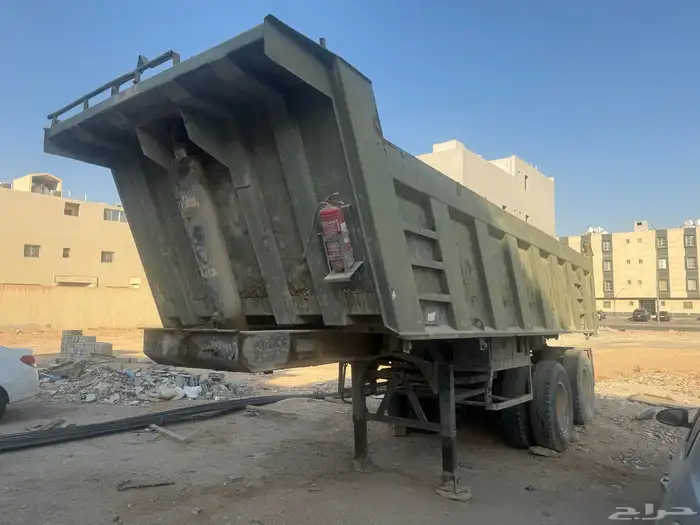 للبيع صندوق قلاب موديل 2010 حجم 22 متر محاور 16x2طن 4