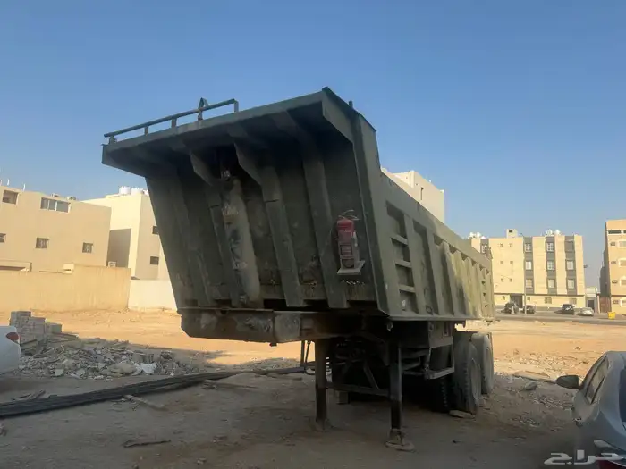 للبيع صندوق قلاب موديل 2010 حجم 22 متر محاور 16x2طن 3