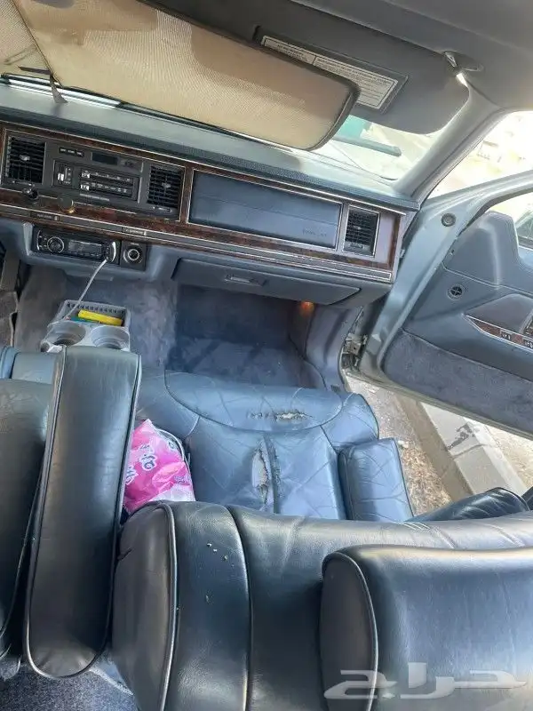للبيع لينكون تاون كار موديل 1991 مخزن 11