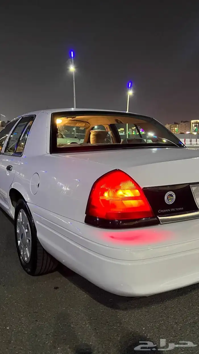 فورد 2011بوليسي مخزن ماشي 70 الف (تم البيع) 12