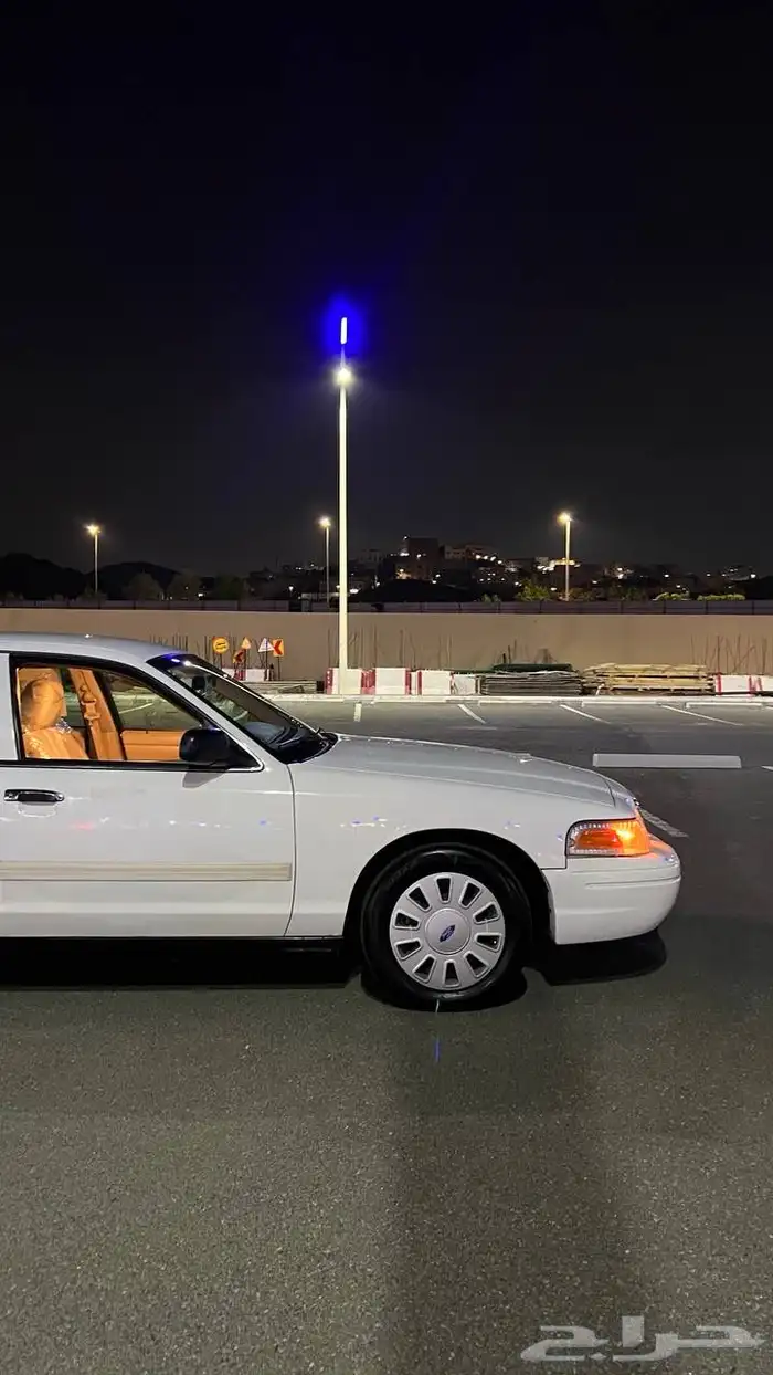 فورد 2011بوليسي مخزن ماشي 70 الف (تم البيع) 9