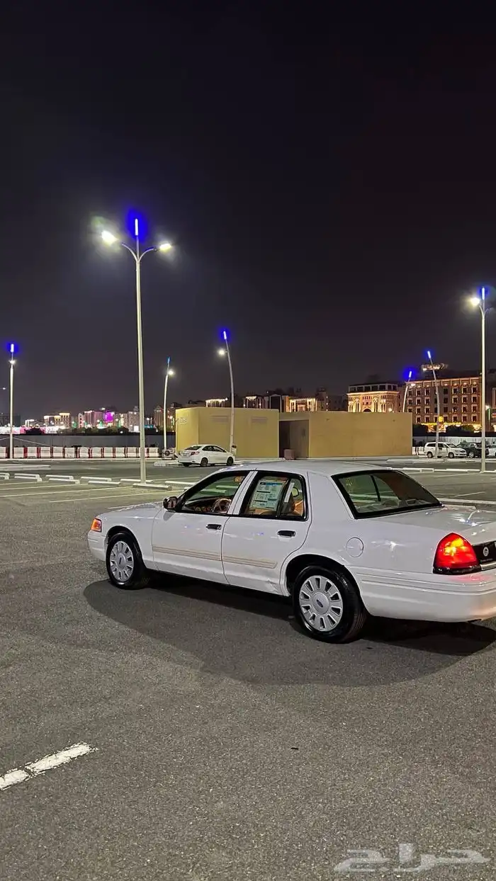 فورد 2011بوليسي مخزن ماشي 70 الف (تم البيع) 20