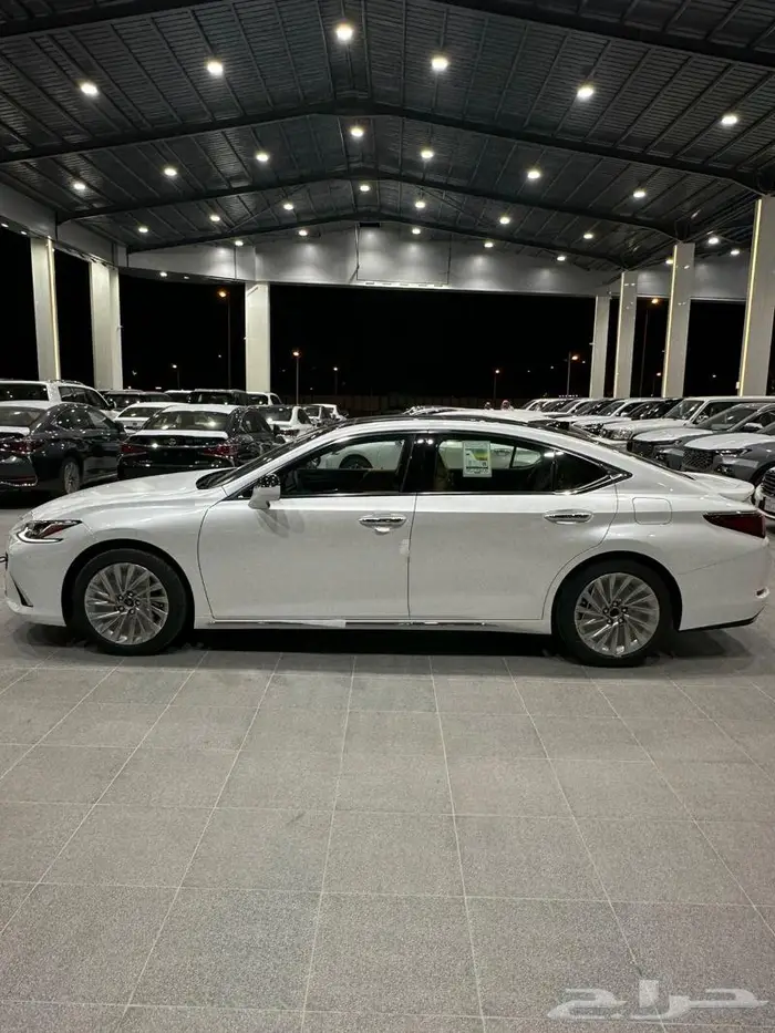 لكزس - ES350CC - بريمي - 2025- بسعر مغري 9