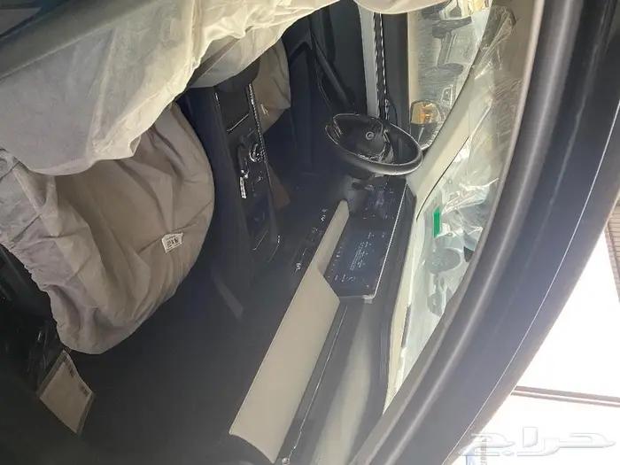 فورد تورس ترند 2025 اللون اسود 0