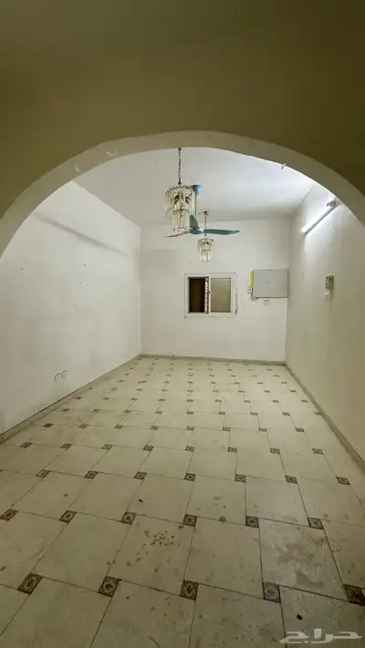 موقع رائع في السداد عليه مبنى فيلا قديمه 360م شارع 15 16