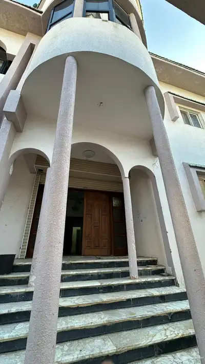 موقع رائع في السداد عليه مبنى فيلا قديمه 360م شارع 15 30