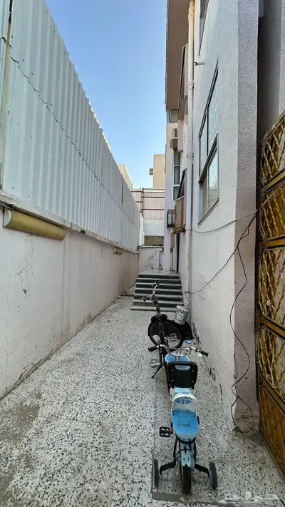 موقع رائع في السداد عليه مبنى فيلا قديمه 360م شارع 15 29