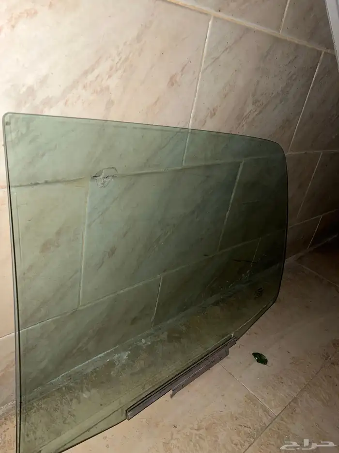 قزاز هايلكس ايسر خلف باب السواق 1