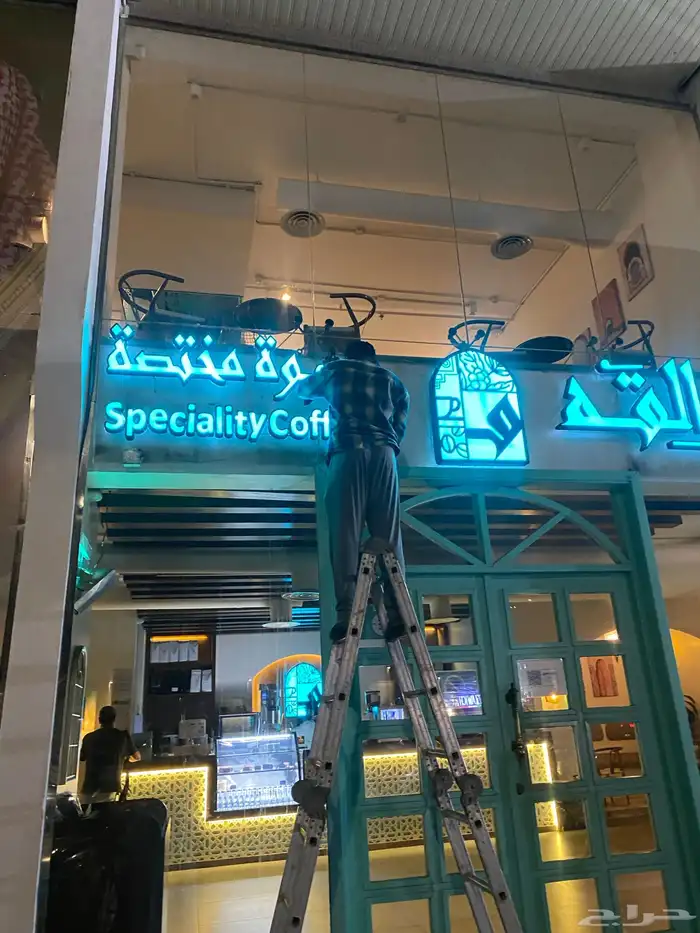 صيانه لوحات وتصنيع حروف بارزه بنر واستيكر ات وجهات كلادينج 9
