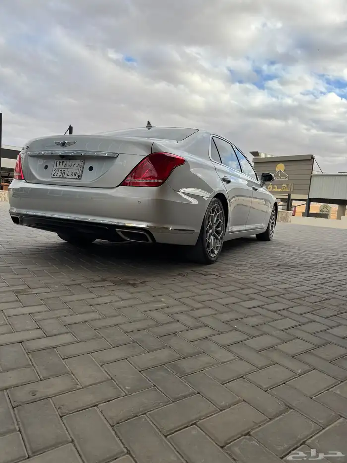 للبيع العاجل Genesis G90 2