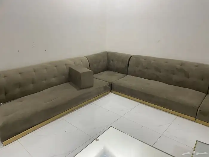 كنب مع طاوله كبيره وصغيره 1