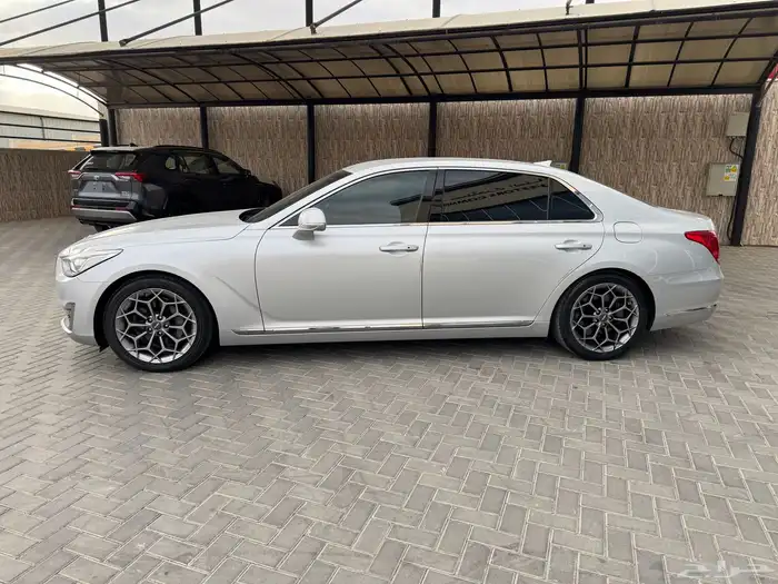 للبيع العاجل Genesis G90 5