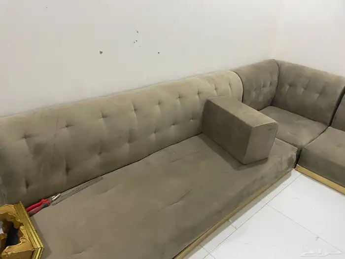 كنب مع طاوله كبيره وصغيره 0
