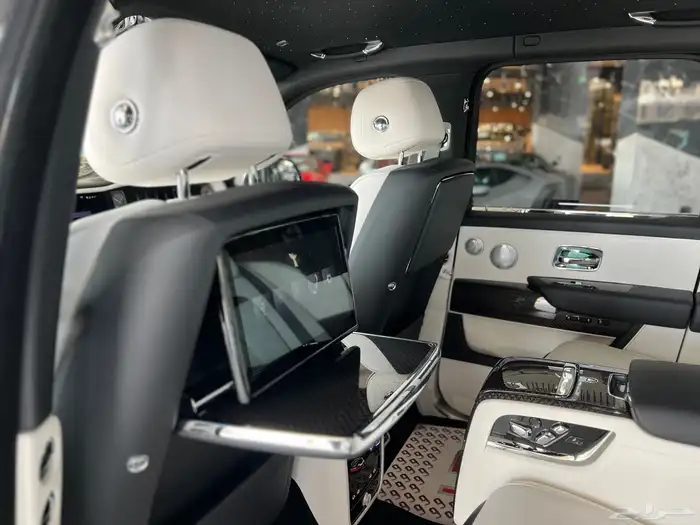 كولينان بلاك بادج - Rolls-Royce Cullinan Black Badge 2025 10