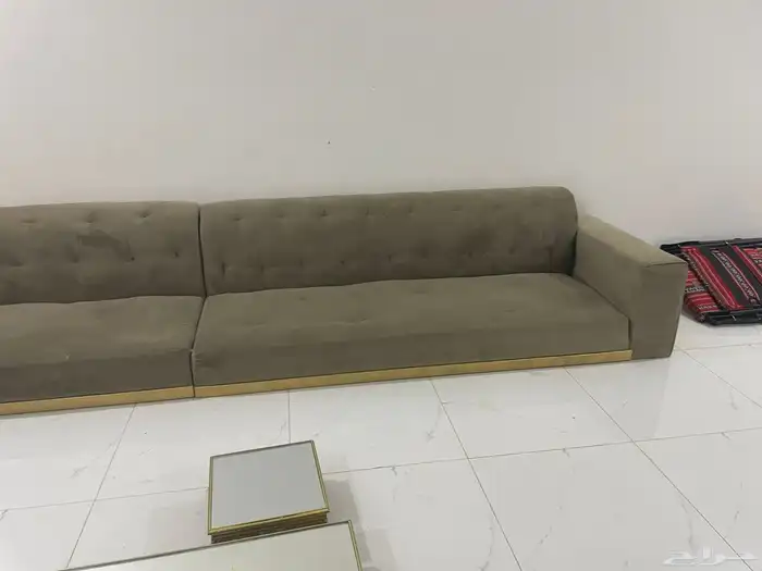 كنب مع طاوله كبيره وصغيره 3