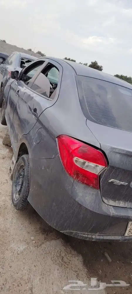 عدد 2 من السيارات النوع فرد فجو 2016 تشليح قطع غيار فقط 4