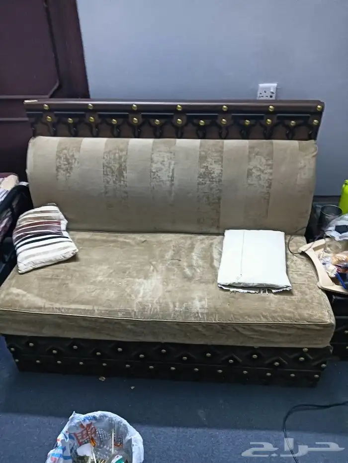 مجلس يسع لعدد 12 شخص بحالة ممتازة مع ركنية ديكور وطاولات 3
