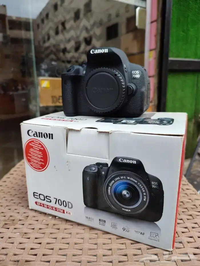 كاميرا كانون 700d نظيفه شبه جديده استعمال شخصي 2