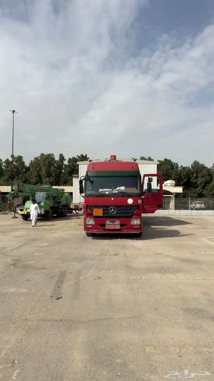 سطحه تريله لنقل الكنتيرات والبركسات وغيرها 1