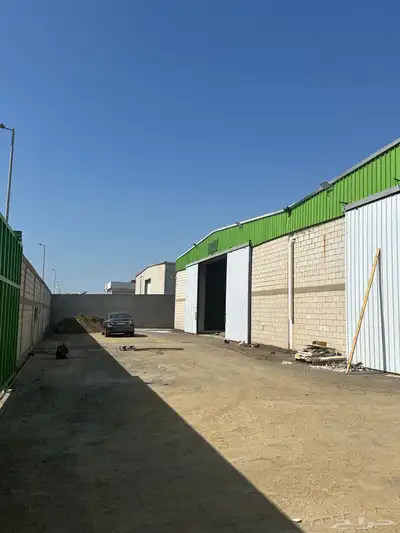 مستودع بمبنى إداري للايجار بحي النخيل 12