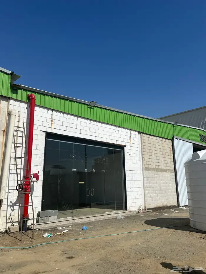 مستودع بمبنى إداري للايجار بحي النخيل 37
