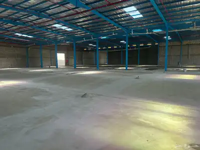 مستودع بمبنى إداري للايجار بحي النخيل 6