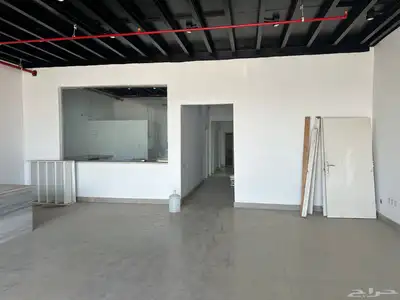 مستودع بمبنى إداري للايجار بحي النخيل 3