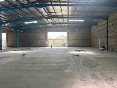 مستودع بمبنى إداري للايجار بحي النخيل 21