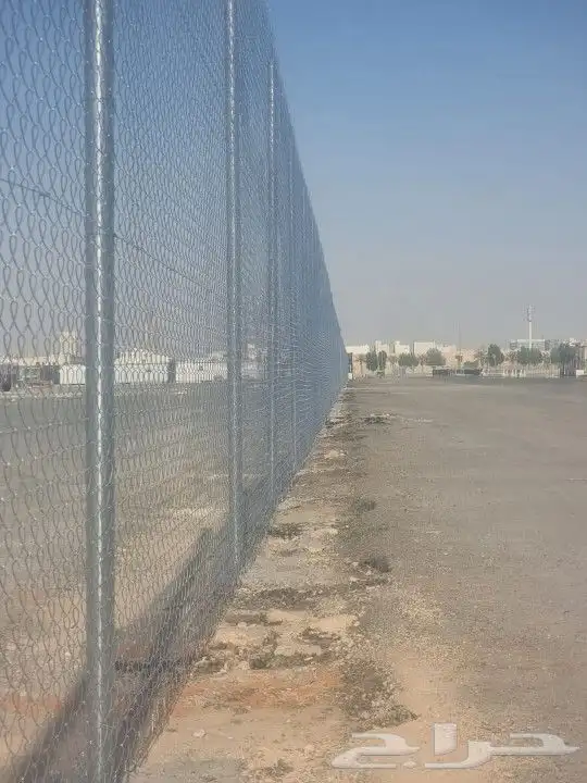 تسوير المزارع والأراضي البيضاء وتركيب شبوك الملاعب وتركيب ال 10