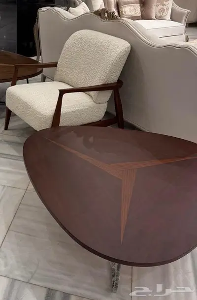 طاولة انيقة بتصميم فريد 1