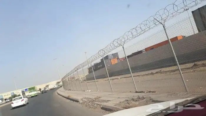 تسوير المزارع والأراضي البيضاء وتركيب شبوك الملاعب وتركيب ال 19