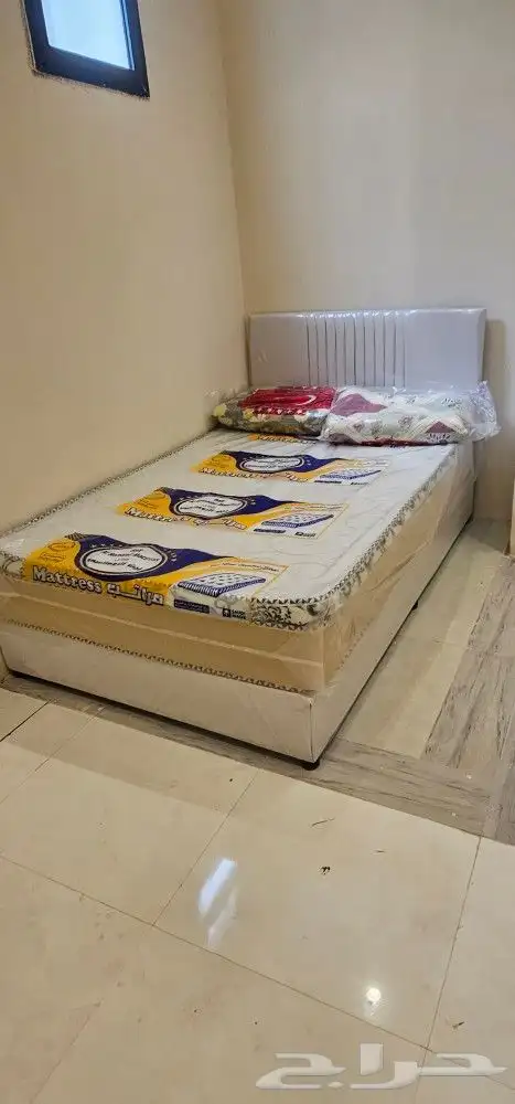 متوفر لدينا مراتب طبيه ممتاز مقاس 180 200  ومقاس 200 200  و 8