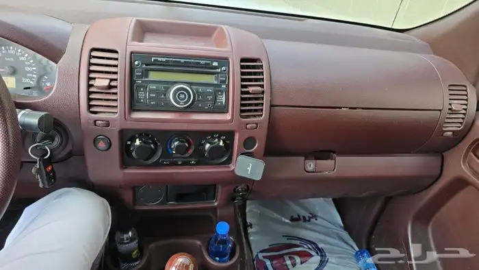 نيسان نيفارا 8