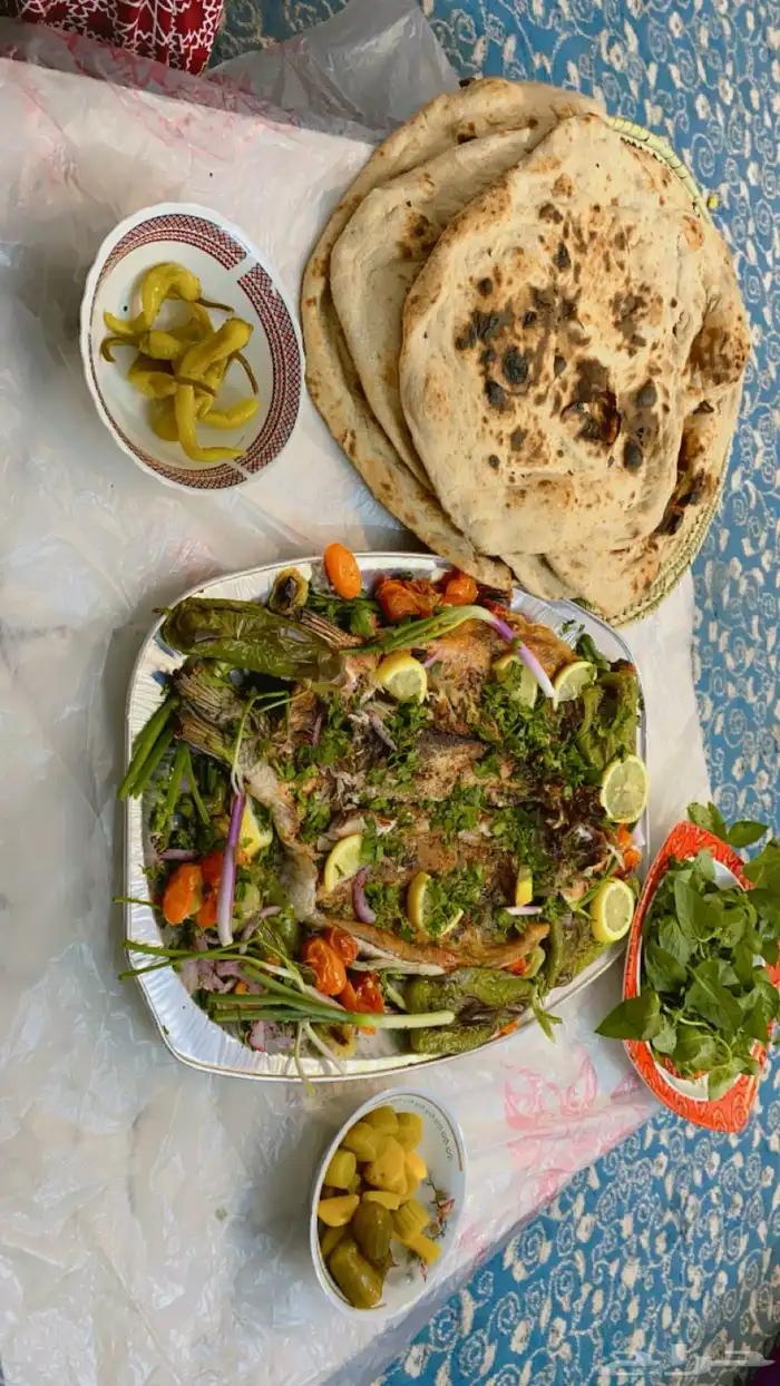 لدينا سمك مشوي مسكوف علي العراقيه وخبز تنور 5