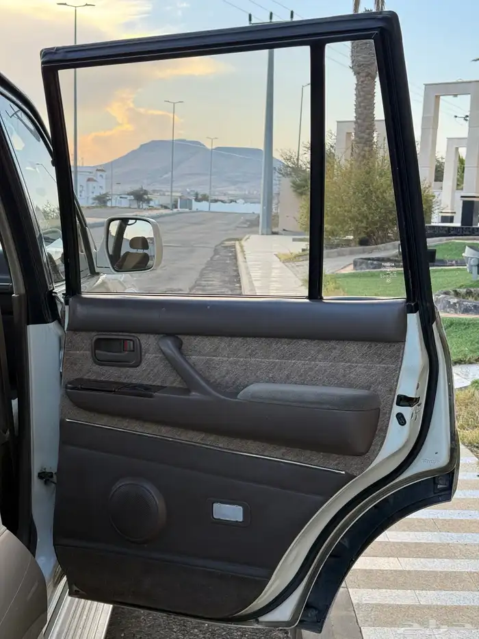 لاندكروزر VXR 1997 29