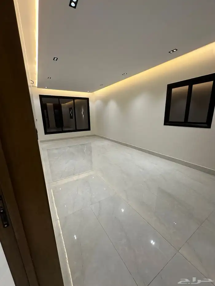 تاون هاوس دور علوي للبيع في حي السعادة بالقرب من حي الفيحاء 18