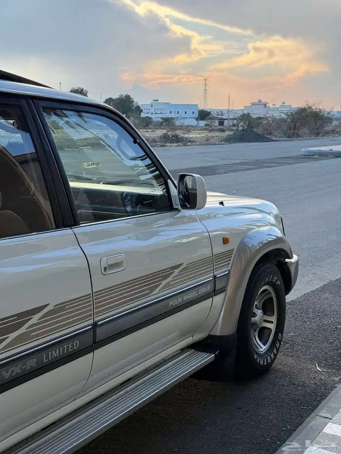 لاندكروزر VXR 1997 13