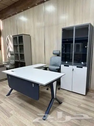 مكاتب ابيض واسود مودرن طاولة اجتماع محطات عمل ورك ستيشن كنب 10