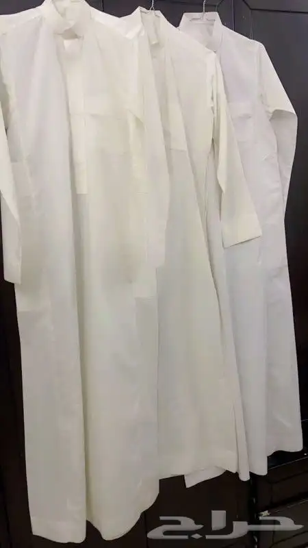 ثياب اولاد شبه جديده لون ابيض 0