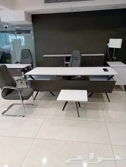 مكاتب ابيض واسود مودرن طاولة اجتماع محطات عمل ورك ستيشن كنب 6