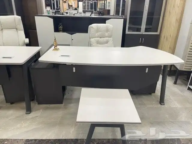 مكاتب ابيض واسود مودرن طاولة اجتماع محطات عمل ورك ستيشن كنب 18