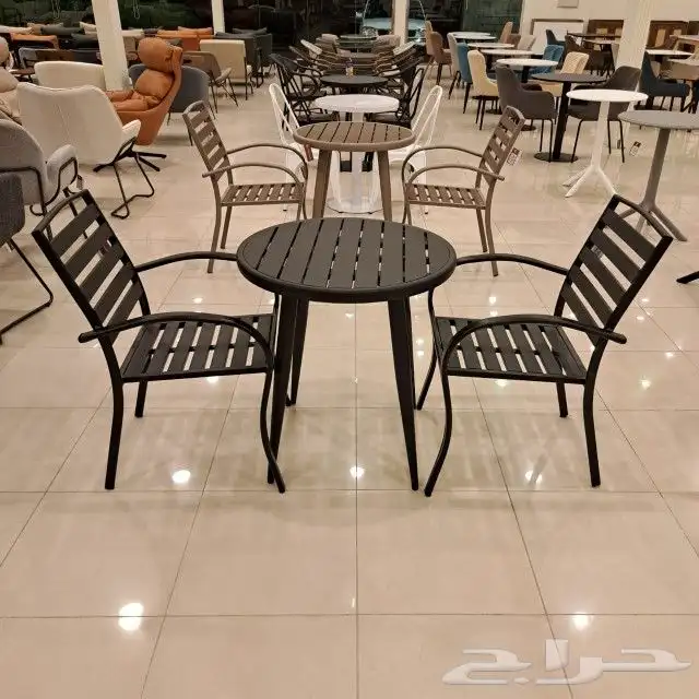 كراسي خارجية وطاولات 4