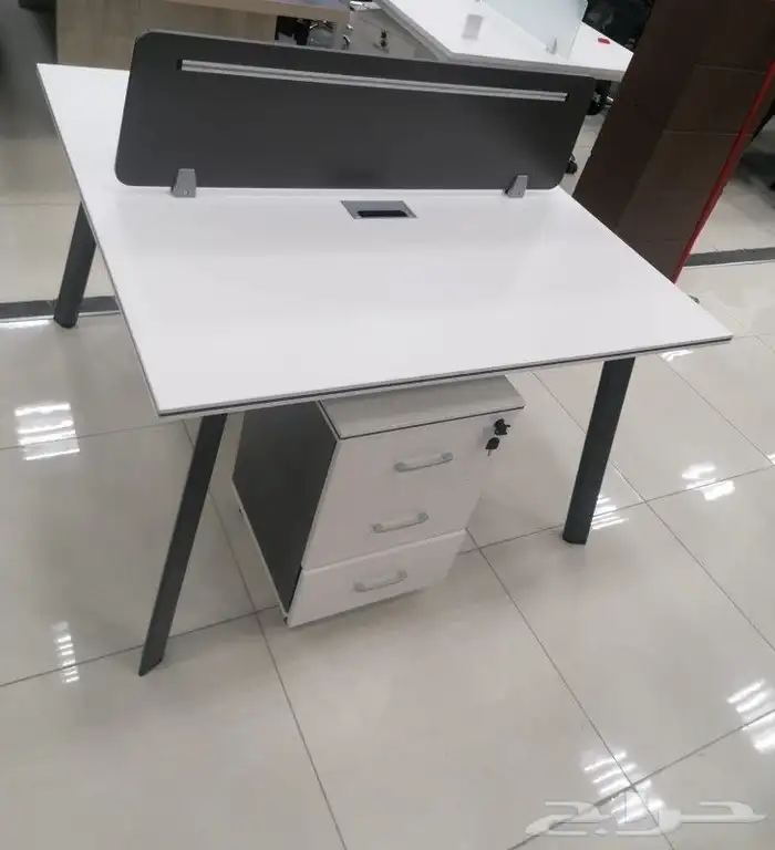 مكاتب ابيض واسود مودرن طاولة اجتماع محطات عمل ورك ستيشن كنب 17