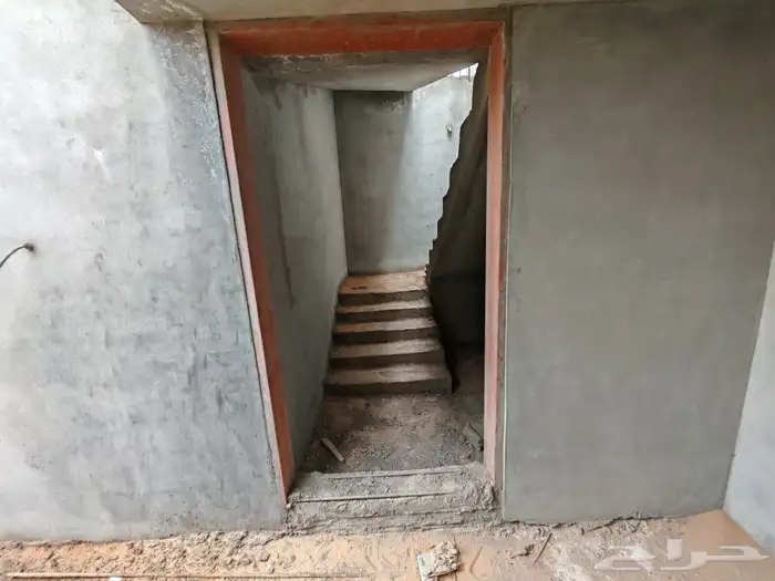 للبيع دور أرضي عظم مؤسس لشقتين علويه مليس كامل 6