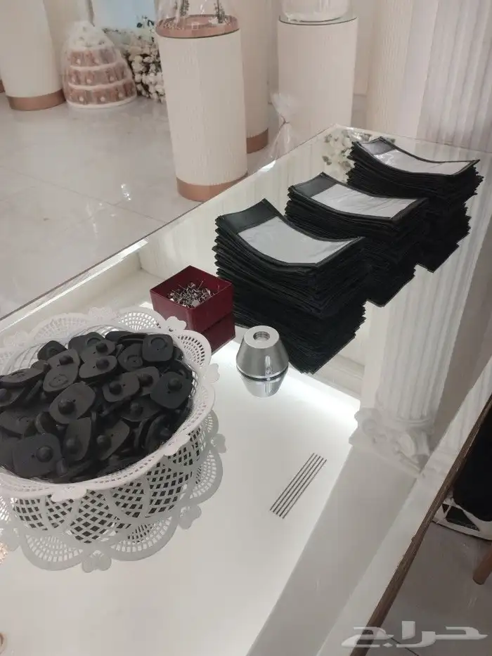 مفتشه جوالات بجرابات منع التصوير 1