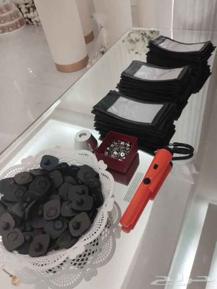 مفتشه جوالات بجرابات منع التصوير 0