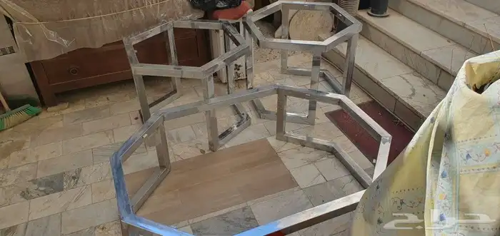 طاولات عدد 3 مع زجاج 4