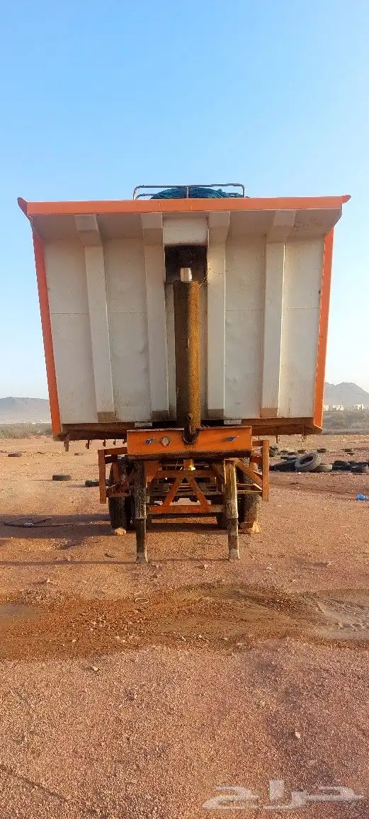 للبيع صندوق تريلة 4