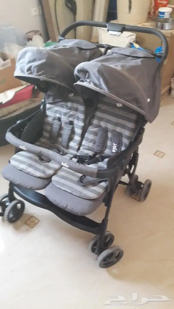 عربة اطفال لتوأم ماركة ( joie) الشهيرة استخدام خفيف 0