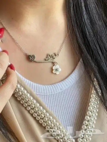 سلسال يزين عنقك بالاسم مع ورده الزركون الانيقه 9